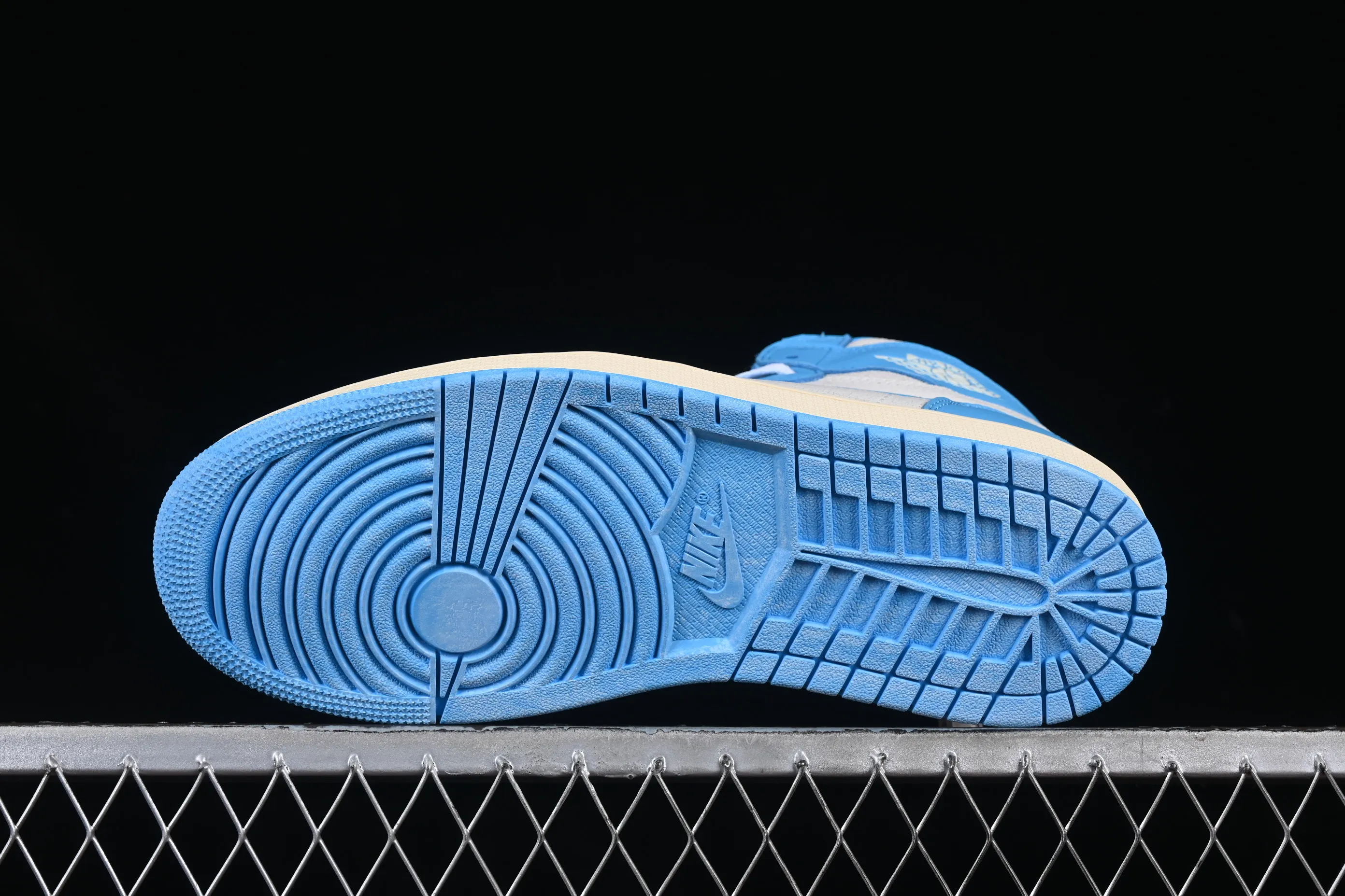 All categories Air Jordan Jordan series basketball shoes Air Jordan 1 High Foreign trade version Air Jordan 1 High OG "UNC Reimagined" AJ1 Joe 1 distressed North Carolina blue DZ5485-402